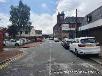 Bolton: Street fight in Halliwell with 2 men taken to hospital - The Bolton News