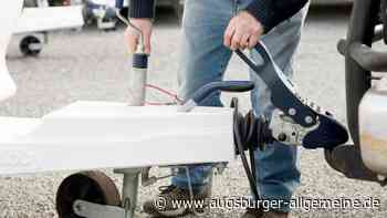 Anhänger vor Wochen geklaut, jetzt frisch lackiert zurückgebracht