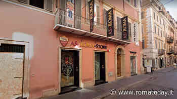 Ladro al Roma store, rubata la nuova maglia. Lui si giustifica: "Sono pazzo per Mourinho"