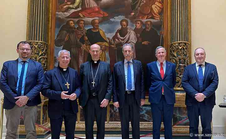 Papa Francesco il 25 settembre 2022 a Matera per 27° Congresso Eucaristico Nazionale visita confermata dal segretario generale della Conferenza Episcopale Stefano Russo nell'incontro con Monsignor Caiazzo, sindaco Bennardi, Presidente Regione - Sassil