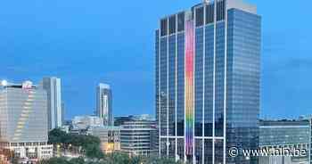 Hoogste gebouw van België licht op in regenboogkleuren - Het Laatste Nieuws