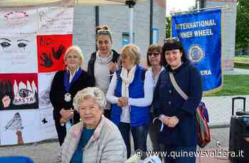 La Camminata Solidale porta due nuove panchine rosse - Qui News Valdera