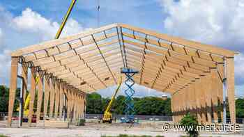 Wie ein gestrandeter Wal: Gerippe für die Wiesn 2022 steht bereits in München