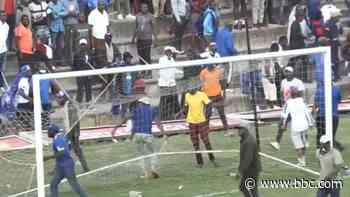 Zimbabwe: Premier Soccer League halts all games after fan violence - BBC