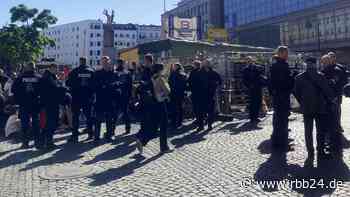 Pro-palästinensische Proteste: Polizei löst Versammlung in Berlin-Neukölln auf - rbb24