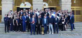 Dresden Monarchs machen Stadtbuch zum Goldenen Buch der Stadt - Football-Fan.de