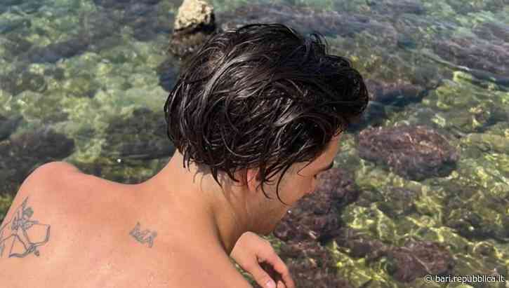 Maneskin, un tuffo nel mare di Trani prima della festa per Gucci Cosmogonie a Castel del Monte - La Repubblica