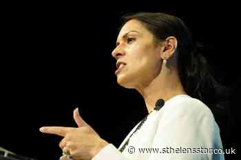 Police officers confront Home Secretary over pay - St Helens Star