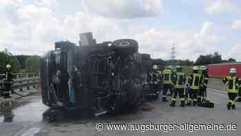 Langer Stau auf A8: Lkw liegt nach Unfall quer auf Fahrbahn