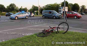 Crema. Ciclista investito da un'auto al gran rondò di via Milano, grave un uomo - Crem@ on line