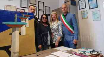 Bellaria, artista Emanuela Furia dona un dipinto ai Carabinieri - AltaRimini