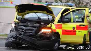 Cottbus: Drei Verletzte nach Unfall mit Notarzt-Wagen - rbb24