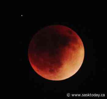 Weyburn area star-gazers witness full lunar eclipse - SaskToday.ca