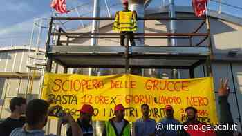 Prato, difende i colleghi in sciopero e scoppia il caos: «Accerchiato da otto persone con bastoni» - Il Tirreno