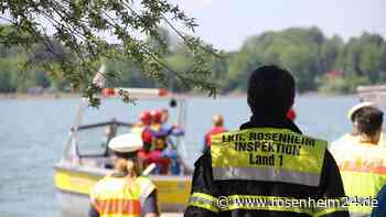 Großeinsatz am Badeplatz Pietzing: Mann gerät auf Simssee in Seenot