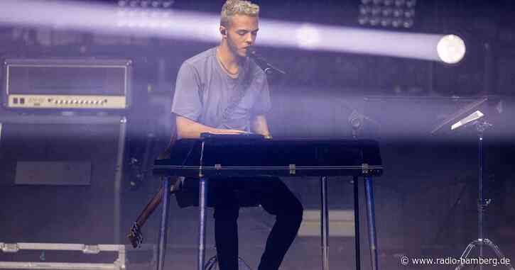 ESC-Sänger Malik Harris liegt krank im Bett