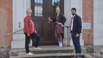 Rosenheims Stadträtin Ricarda Krüger wird rot: Welche Rolle fünf Bierkästen bei ihrem Wechsel spielen