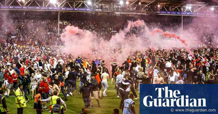 EFL clubs could face stadium closures for pitch invasions next season