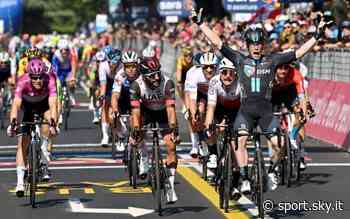 Giro d'Italia, Dainese vince la tappa di Reggio Emilia, Lopez in rosa - Sky Sport