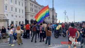 Giornata contro l'omotransfobia: in cento manifestano in piazza Unità - TriestePrima
