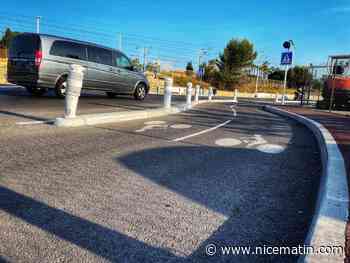 Pourquoi les plots sont-ils remplacés par une bordure sur la route du bord de mer entre Antibes et Villeneuve-Loubet?