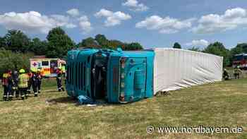 Sattelzug von der Fahrbahn abgekommen: Lkw-Fahrer stirbt im Landkreis Ansbach - Nordbayern.de