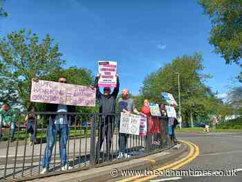 Drivers honk horns in support of striking college staff - The Oldham Times