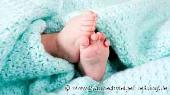 Zwillinge bekommen am selben Tag Kinder – Details erstaunen