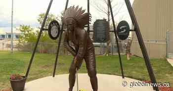 Statue honouring life of Indigenous NHLer Fred Sasakamoose unveiled in Saskatoon