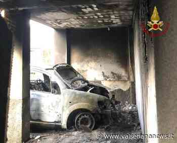 Auto in fiamme all'alba nel centro storico di Clusone - Valseriana News - Valseriana News