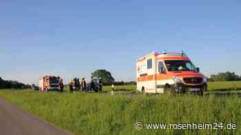 Zwei Verletzte auf der B15: Motorroller und Auto krachen zusammen