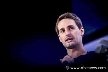 Evan Spiegel and Miranda Kerr pay off student loans for Otis College graduating class