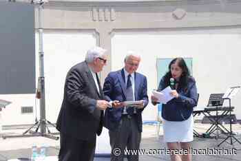 Giornata della Legalità: un'opera di Gerardo Sacco per il sottosegretario Franco Gabrielli - Corriere della Calabria