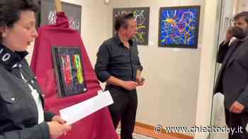 VIDEO | Perrotta ‘assaggia’ un’opera d’arte: “Allora non è vero che con la cultura non si mangia!” - ChietiToday