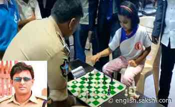 Vijayawada CP Kanthi Rana Tata Plays Bullet 'Fun' Chess With National U-8 Champion Charvi A - Sakshi Post