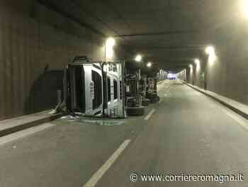 Cesena, incidente: camion si ribalta nel tunnel, Secante chiusa in direzione nord VIDEO GALLERY - CorriereRomagna