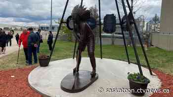 Statue of Indigenous hockey icon Fred Sasakamoose unveiled in Saskatoon - CTV News Saskatoon