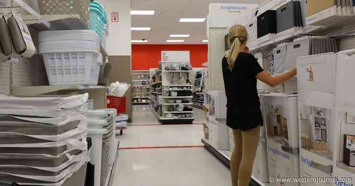 Growing Number of US Economists Sound Recession Alarm Bells: 'Very, Very High Risk'