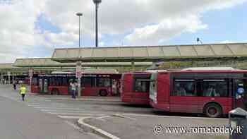 Choc a Ponte Mammolo, dipendente Atac preso a bottigliate in testa