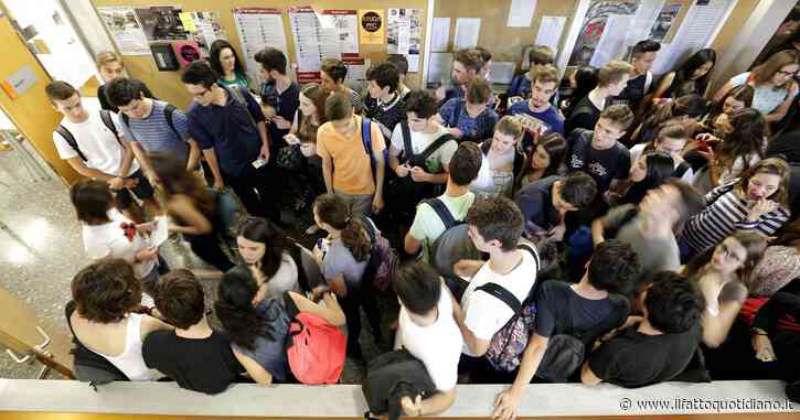 Metà dei 15enni italiani non è capace di capire un testo scritto. Save the Children: “In sei regioni i Neet superano già i coetanei attivi”