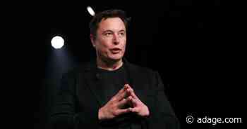 Elon Musk’s Twitter deal is proceeding, executives tell staff