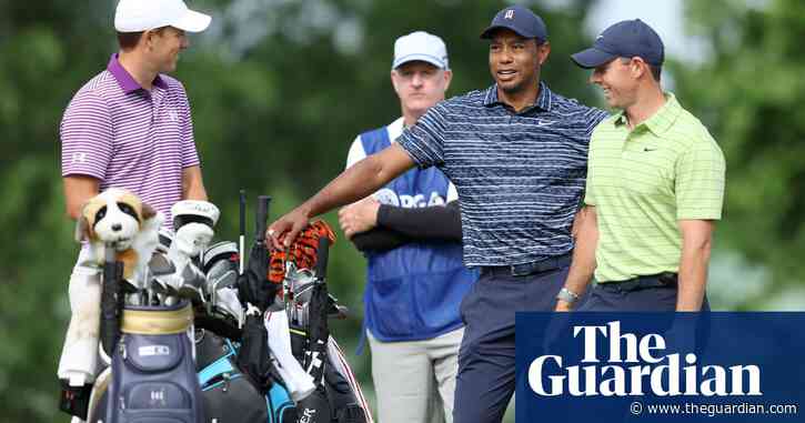 Rory McIlroy takes lead at US PGA as Tiger Woods struggles with leg pain