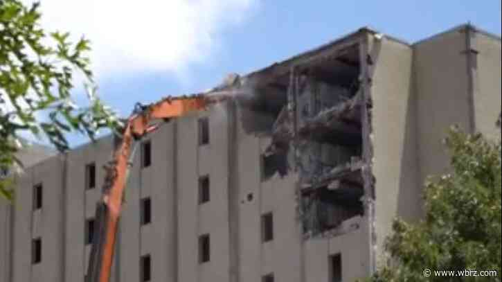 Workers begin to tear down Kirby Smith Hall at LSU