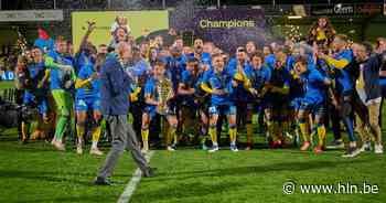 Feestelijke huldiging van kampioen KVC Westerlo aan het gemeentehuis - Het Laatste Nieuws