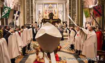 I Capitani delle Contrade di Legnano vegliano la Croce in Basilica a San Magno - MALPENSA24 - malpensa24.it