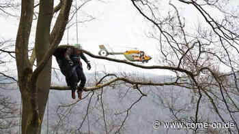 Werdohl: Paraglider hängt in Baum - komplizierte Rettung für die Feuerwehr - come-on.de