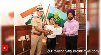 Two kids felicitated for excelling in sports - Times of India
