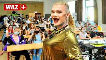 Witten: Wie eine Dragqueen an einer Schule Toleranz lehrt - WAZ News