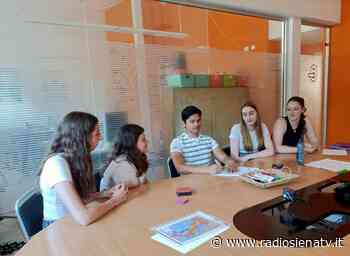 Siena, helpdesk per informazioni legali, accesso al sistema sanitario e compilazione cv per rifugiati e migranti - RadioSienaTv