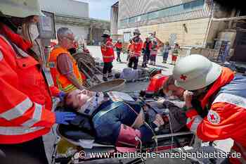 Katastrophenschutzübung in Zuckerfabrik: Mit Rohr im Rücken auf Rettung warten - Rheinische-Anzeigenblätter.de